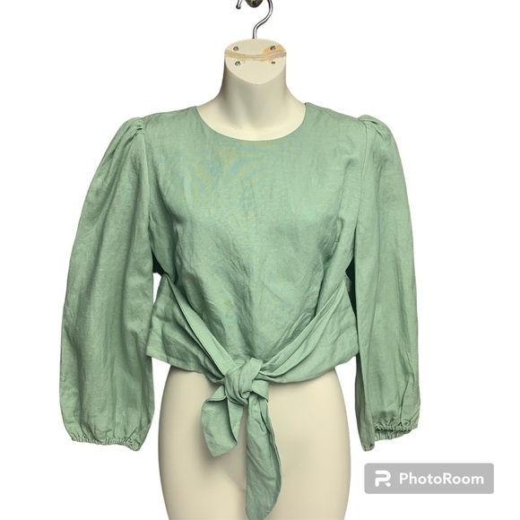 Capulet Tops - Capulet crop shirt size medium green elastic sleeves tie at waist very unique